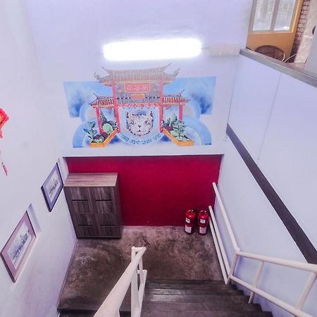 Spot On 89886 Backpacker'S Stay Services Kuching Bagian luar foto