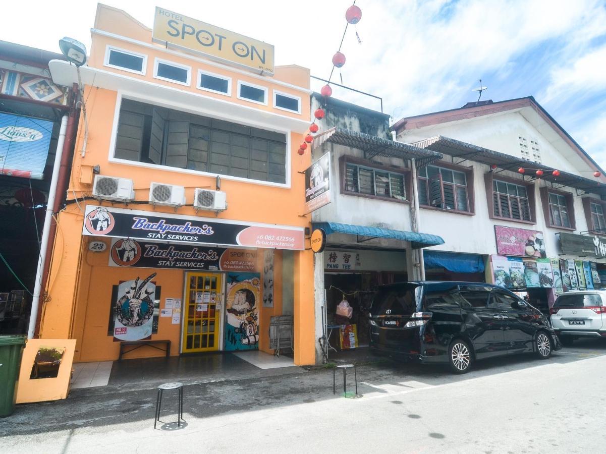 Spot On 89886 Backpacker'S Stay Services Kuching Bagian luar foto