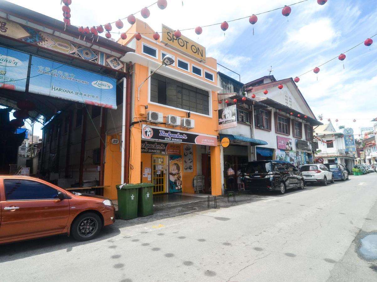 Spot On 89886 Backpacker'S Stay Services Kuching Bagian luar foto