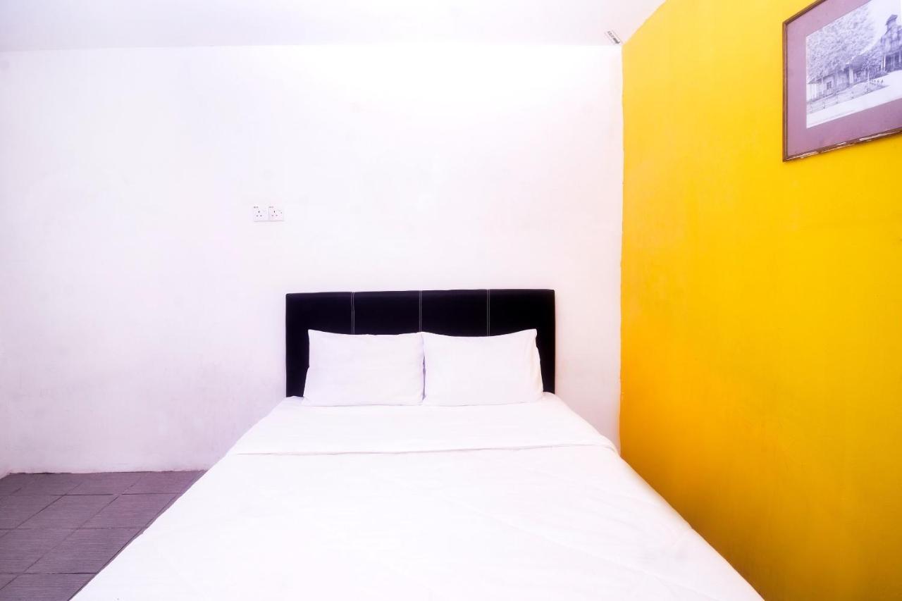 Spot On 89886 Backpacker'S Stay Services Kuching Bagian luar foto