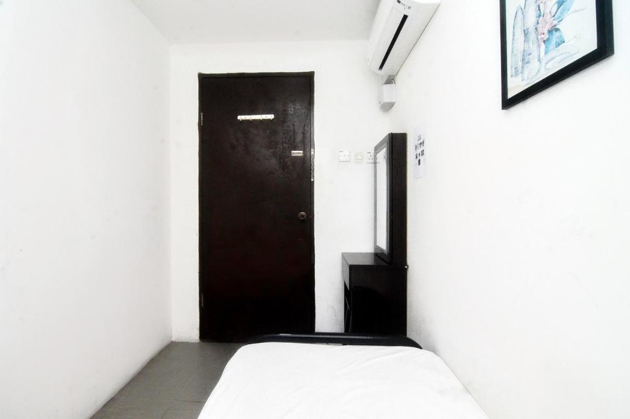 Spot On 89886 Backpacker'S Stay Services Kuching Bagian luar foto