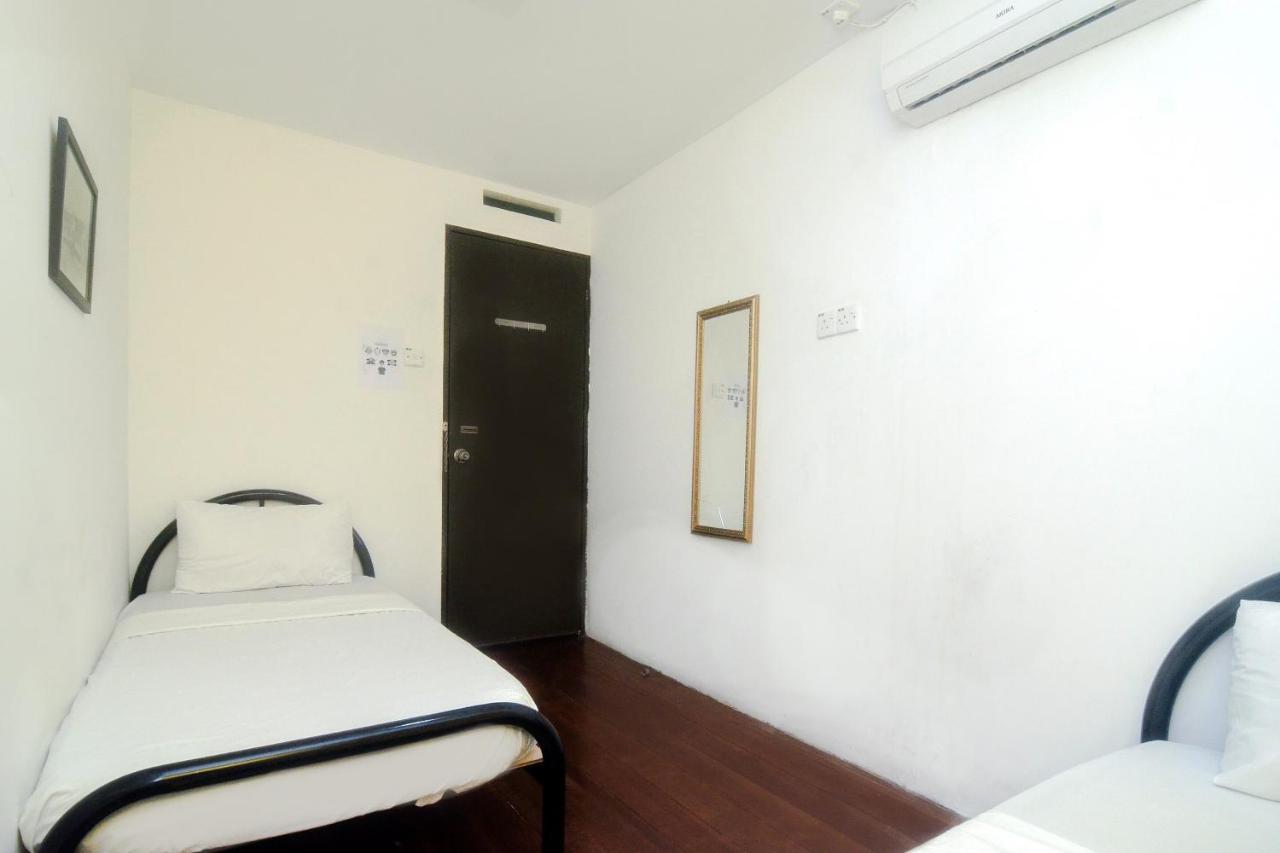 Spot On 89886 Backpacker'S Stay Services Kuching Bagian luar foto