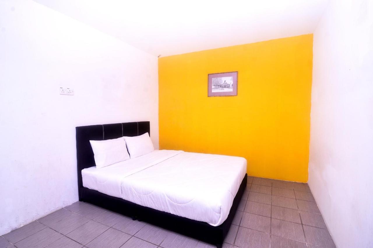 Spot On 89886 Backpacker'S Stay Services Kuching Bagian luar foto