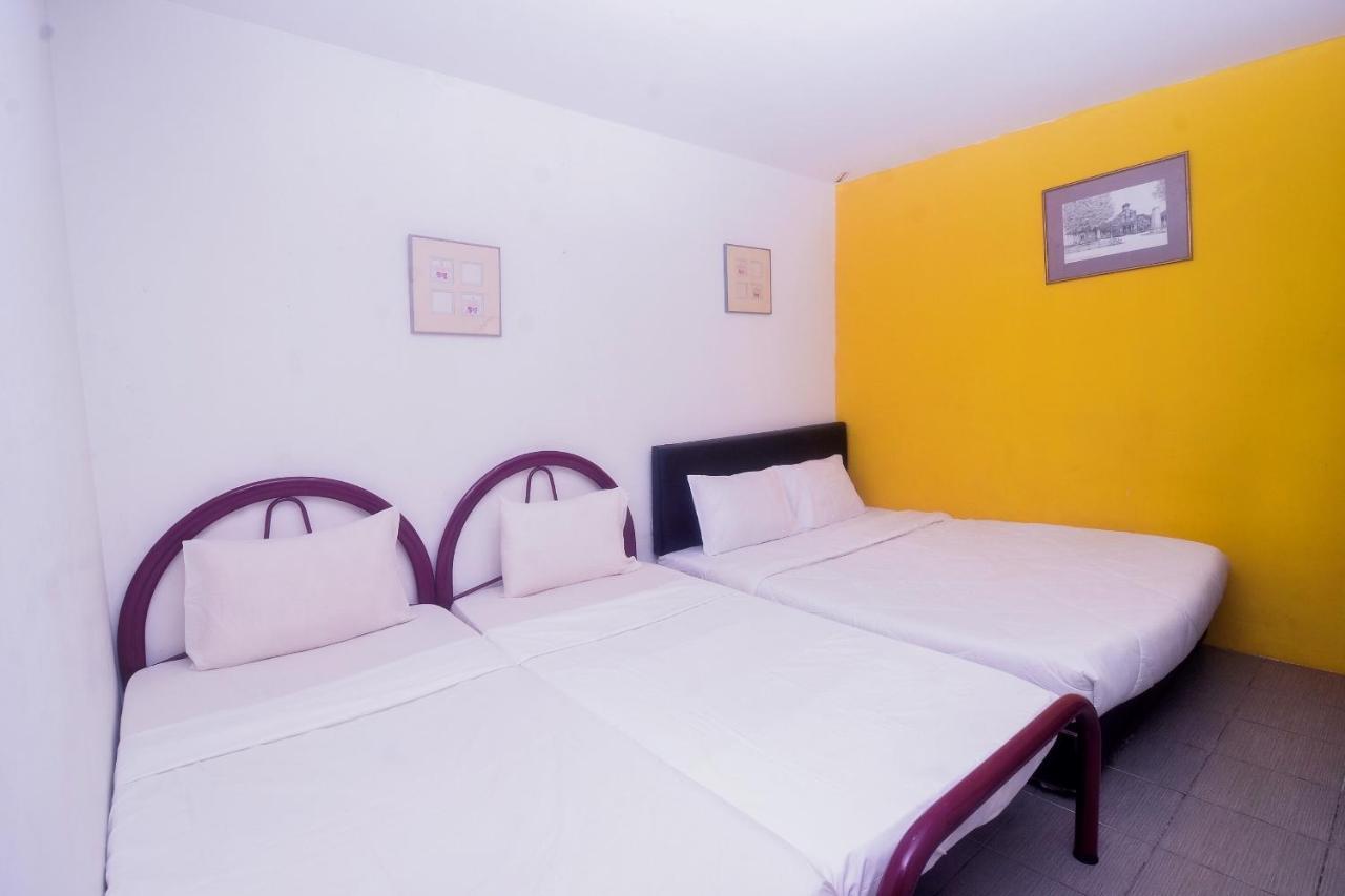 Spot On 89886 Backpacker'S Stay Services Kuching Bagian luar foto