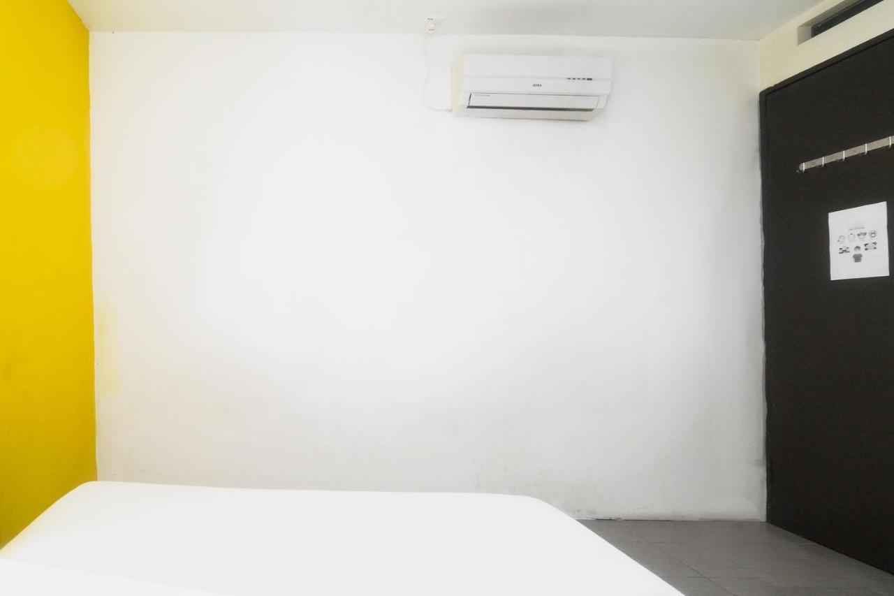 Spot On 89886 Backpacker'S Stay Services Kuching Bagian luar foto