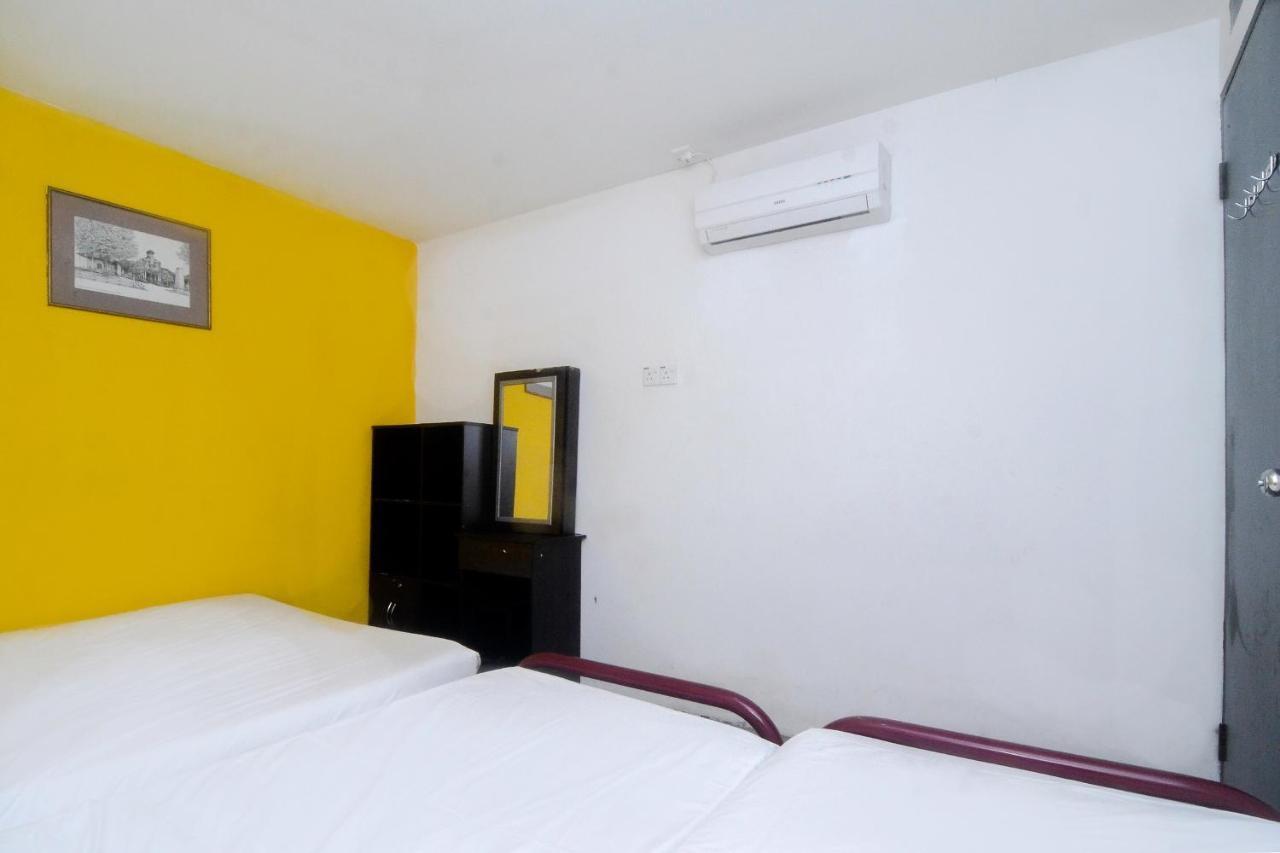 Spot On 89886 Backpacker'S Stay Services Kuching Bagian luar foto