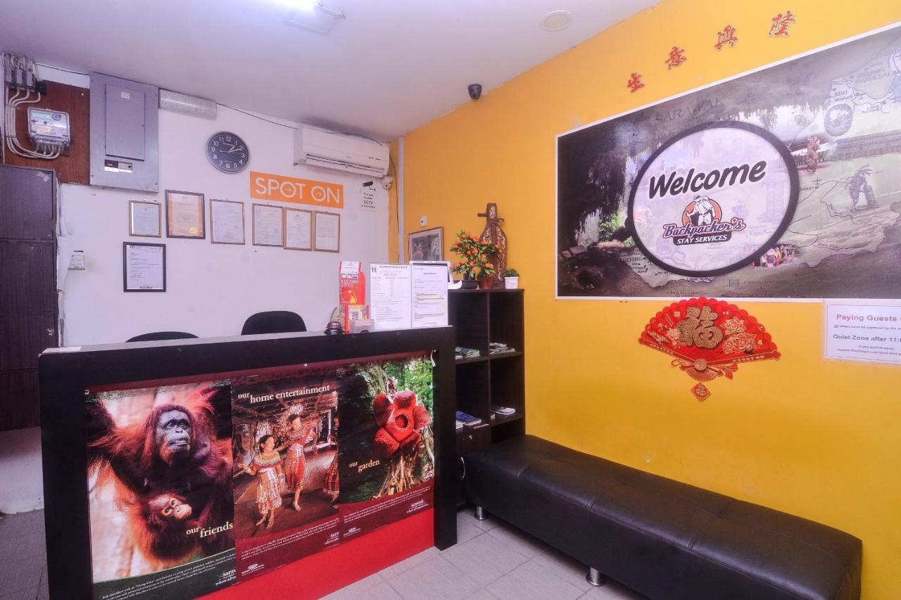 Spot On 89886 Backpacker'S Stay Services Kuching Bagian luar foto