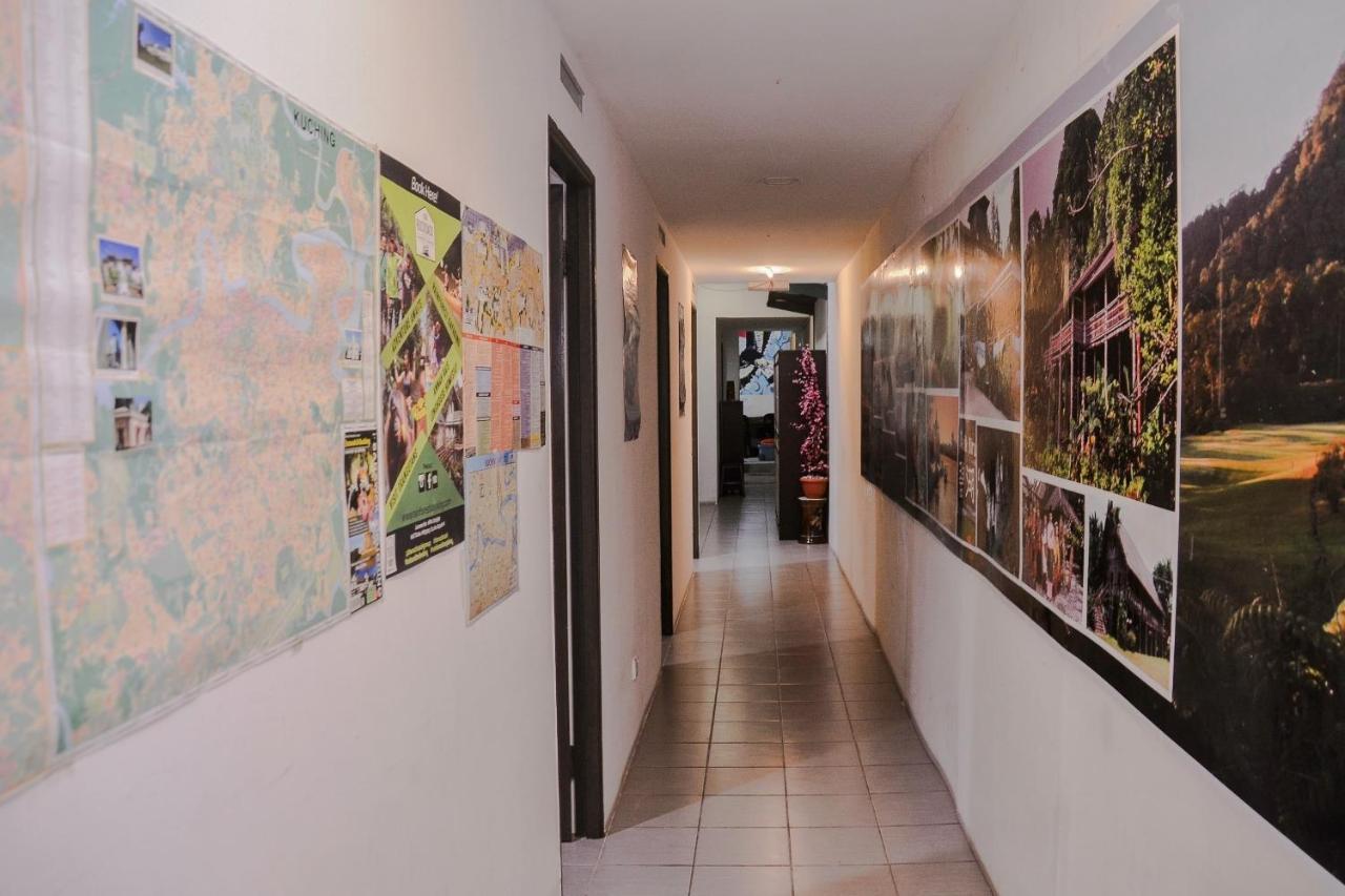 Spot On 89886 Backpacker'S Stay Services Kuching Bagian luar foto