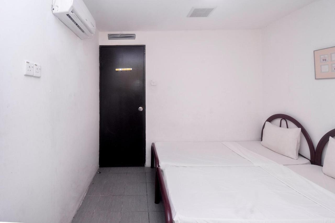 Spot On 89886 Backpacker'S Stay Services Kuching Bagian luar foto