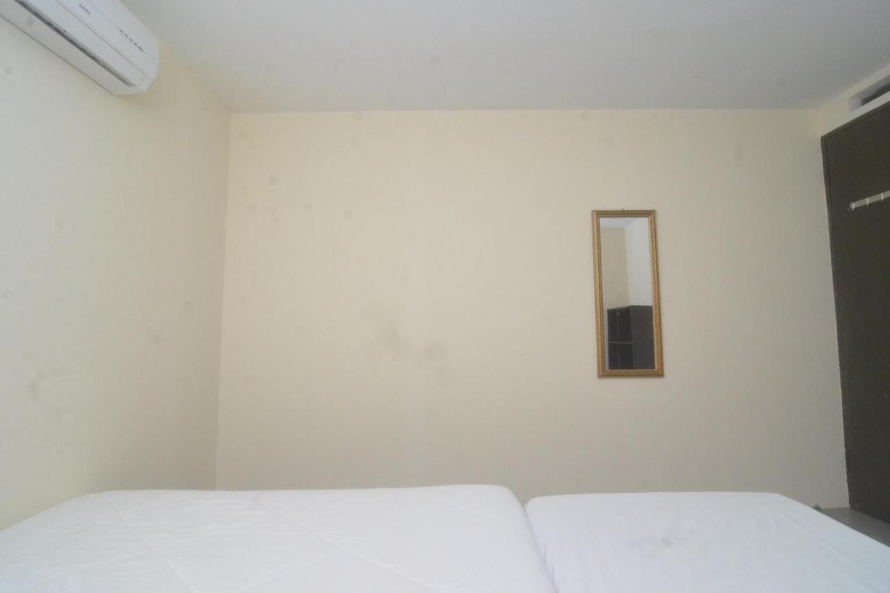Spot On 89886 Backpacker'S Stay Services Kuching Bagian luar foto