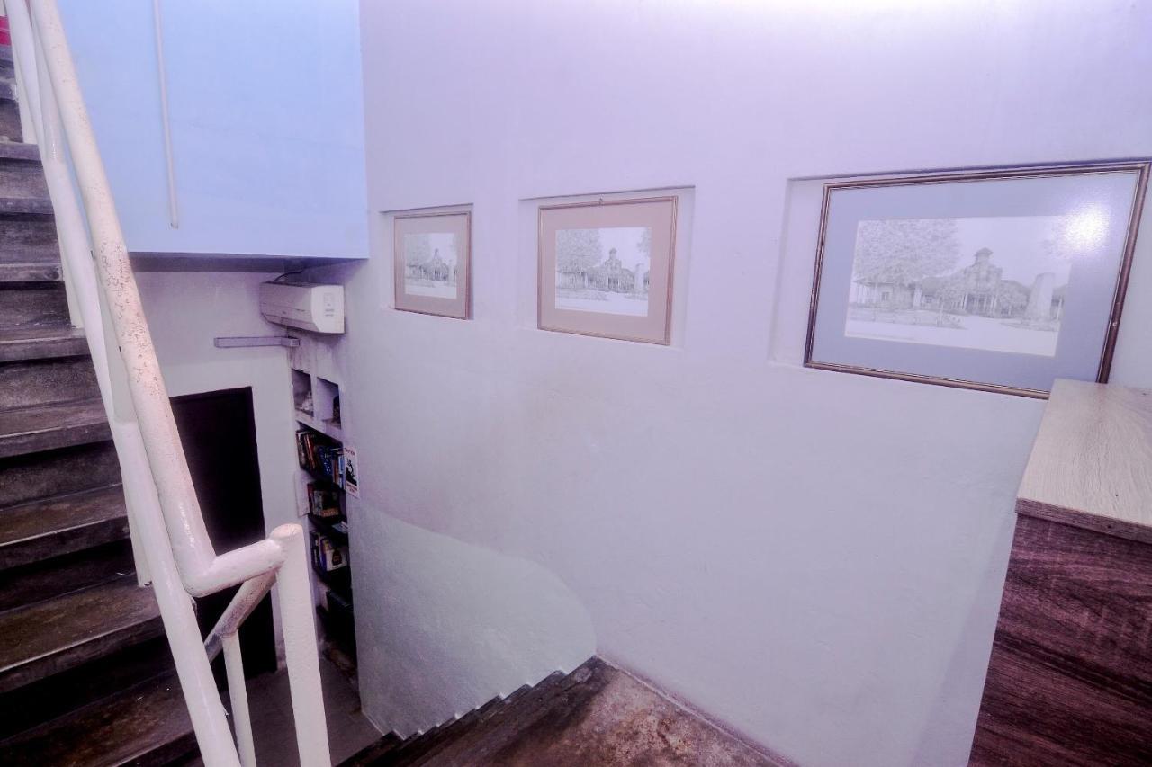 Spot On 89886 Backpacker'S Stay Services Kuching Bagian luar foto