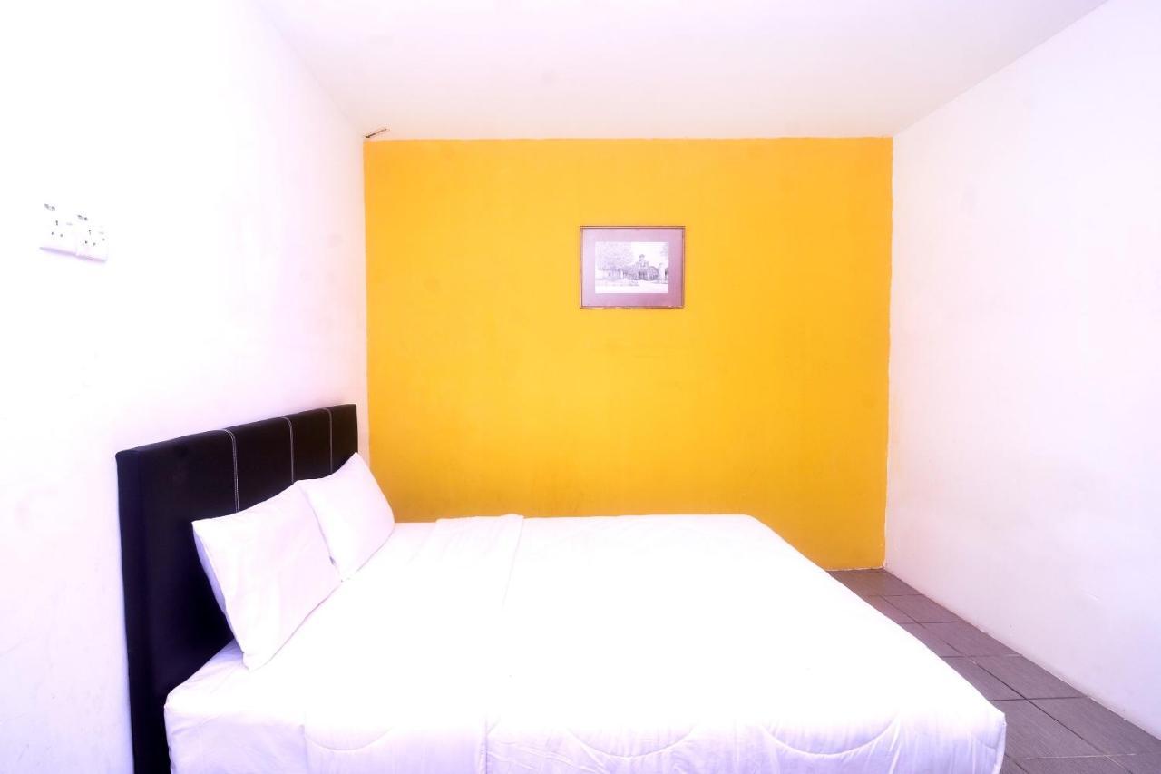 Spot On 89886 Backpacker'S Stay Services Kuching Bagian luar foto