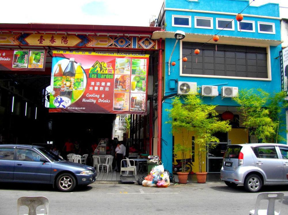 Spot On 89886 Backpacker'S Stay Services Kuching Bagian luar foto