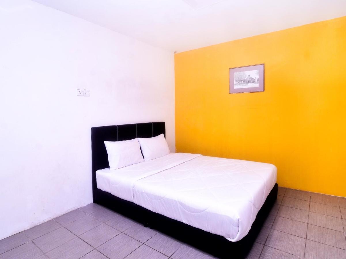 Spot On 89886 Backpacker'S Stay Services Kuching Bagian luar foto
