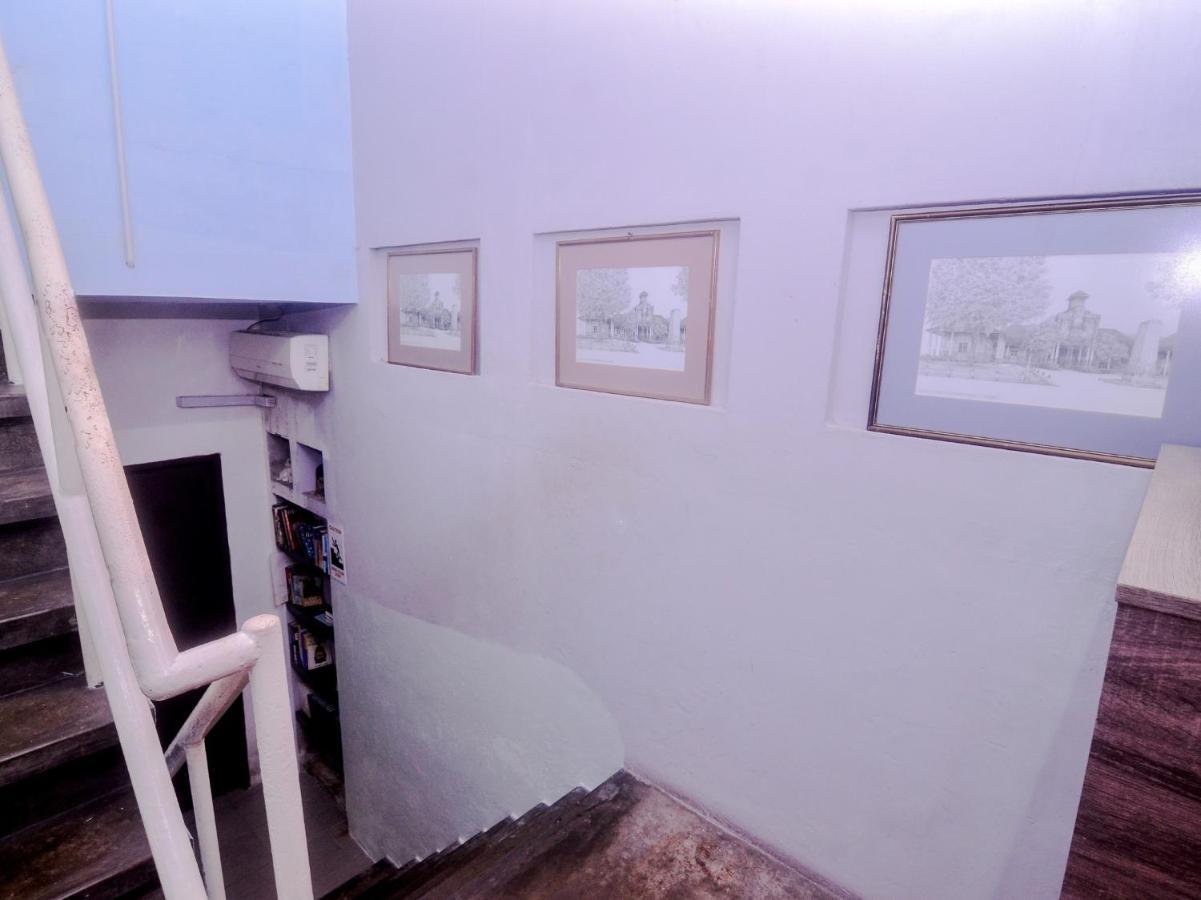 Spot On 89886 Backpacker'S Stay Services Kuching Bagian luar foto