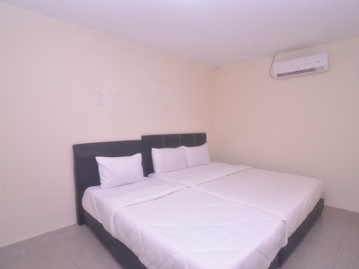 Spot On 89886 Backpacker'S Stay Services Kuching Bagian luar foto