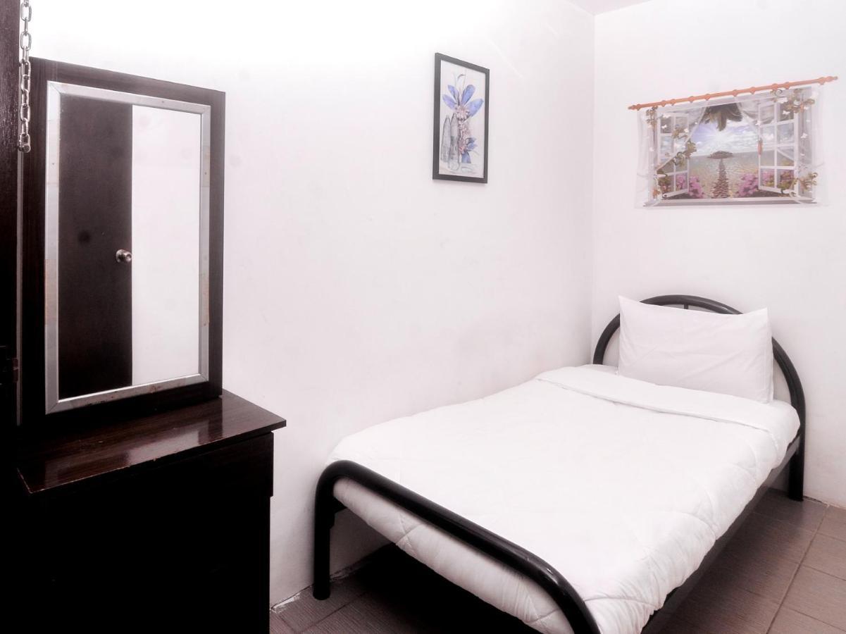 Spot On 89886 Backpacker'S Stay Services Kuching Bagian luar foto
